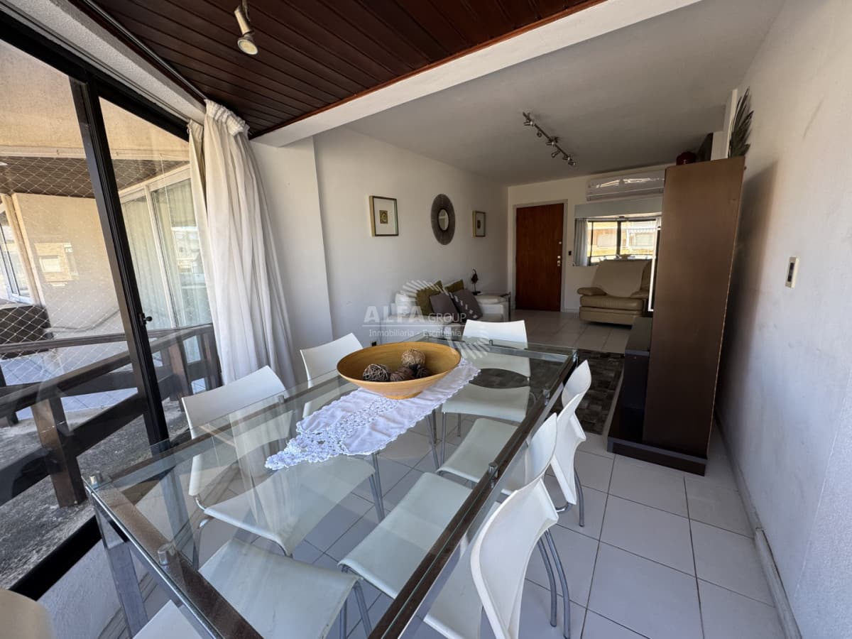 Apartamento En Venta De 3 Dormitorios En Edificio Palm Beach , Punta Del Este !!