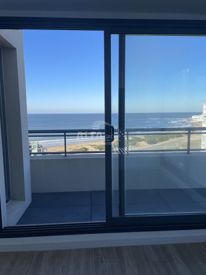 Exclusivo apartamento con vista panorámica al mar en Siglo Sol II