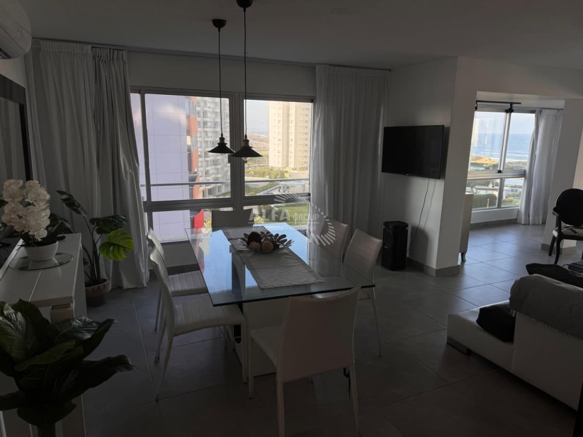 Apartamento en alquiler de 3 dormitorios en Punta del Este, con parrilla