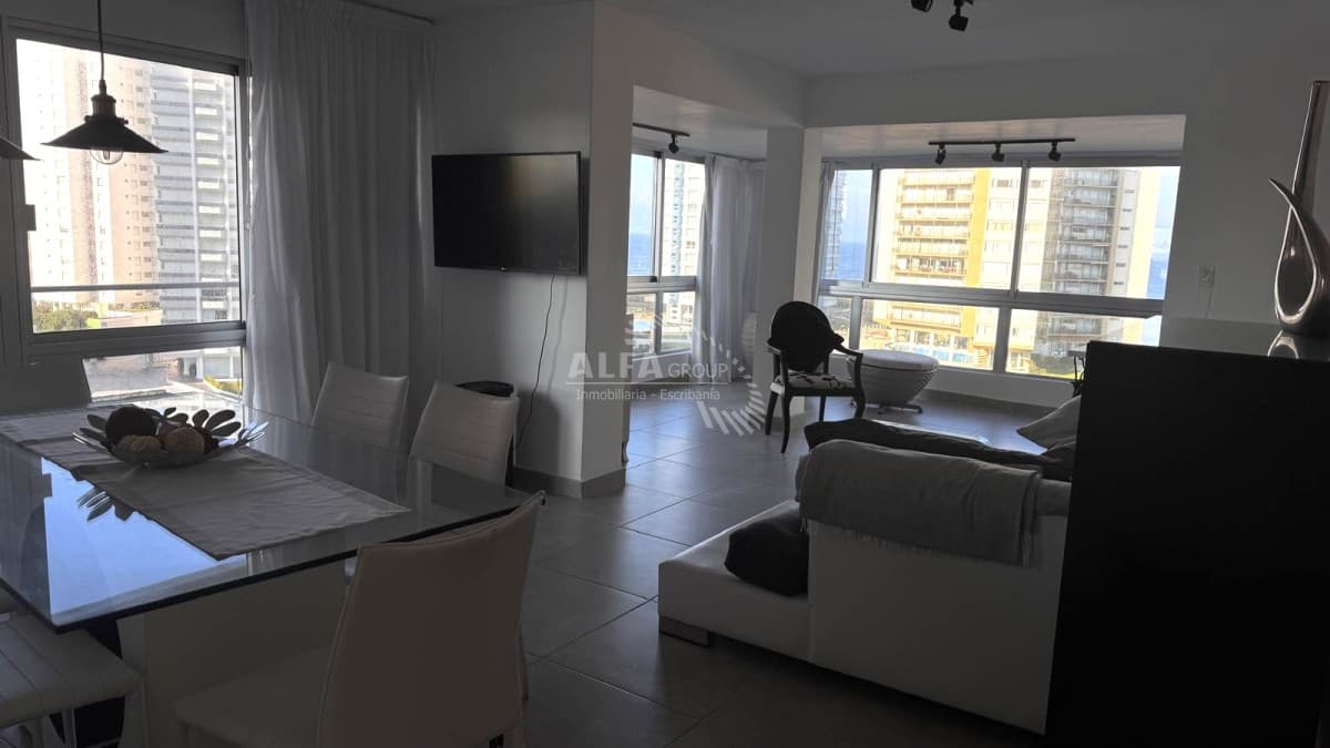 Apartamento en alquiler de 3 dormitorios en Punta del Este, con parrilla