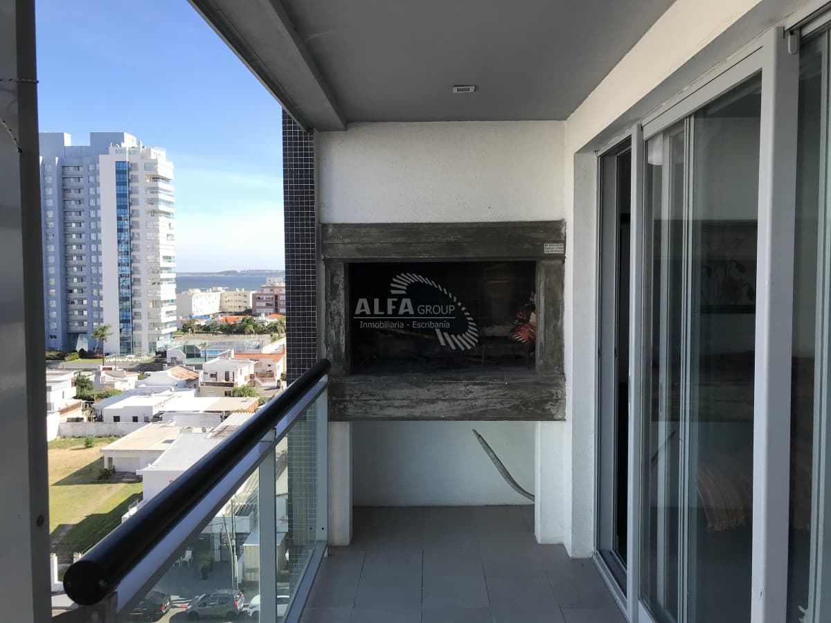 Apartamento en alquiler con vista al mar en Punta del Este.