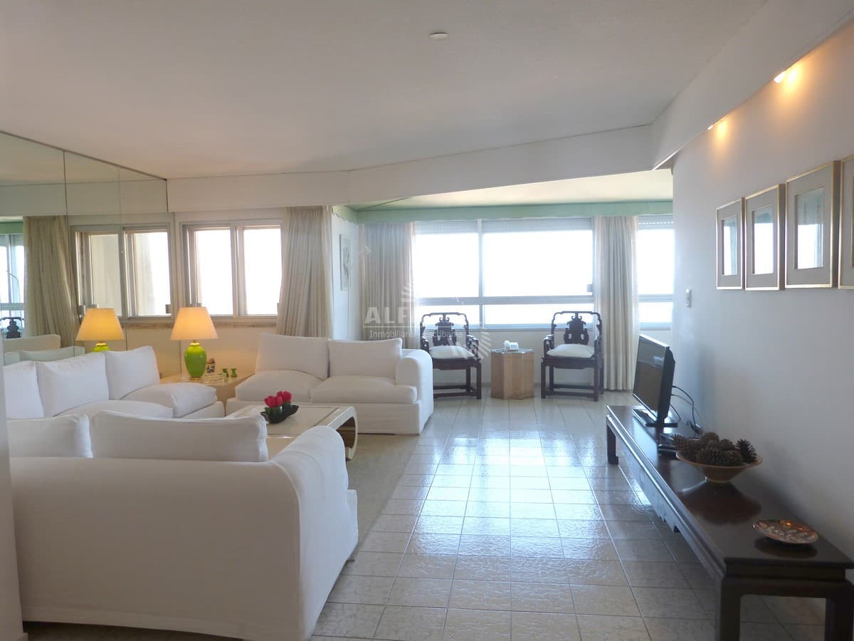 PENINSULA, PROXIMO AL PUERTO, 4 AMBIENTES, TODOS LOS SERVICIOS.