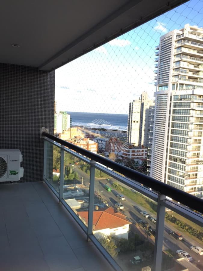 Apartamento en venta en Punta del Este, mansa, 2 dormitorios conparrillero