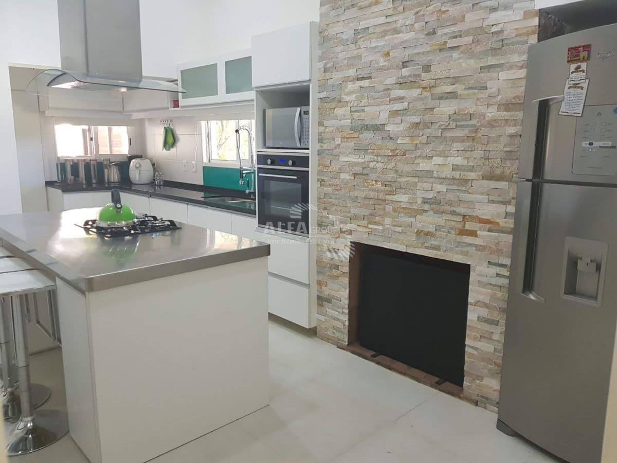 Casa en venta y alquiler en Pinares, a pocos metros del mar, 4 dormitorios