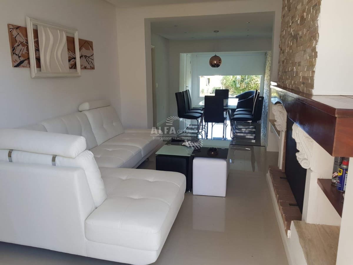 Casa en venta y alquiler en Pinares, a pocos metros del mar, 4 dormitorios