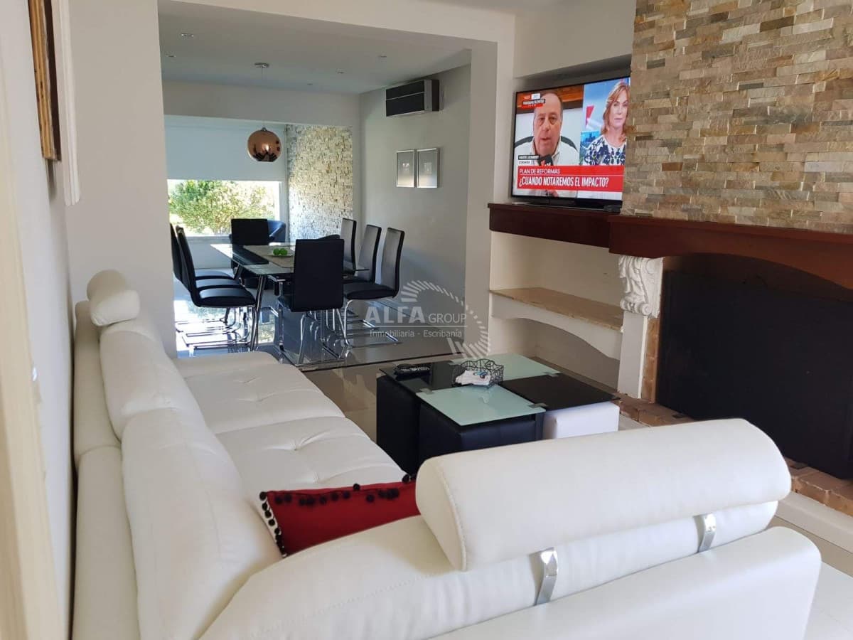 Casa en venta y alquiler en Pinares, a pocos metros del mar, 4 dormitorios