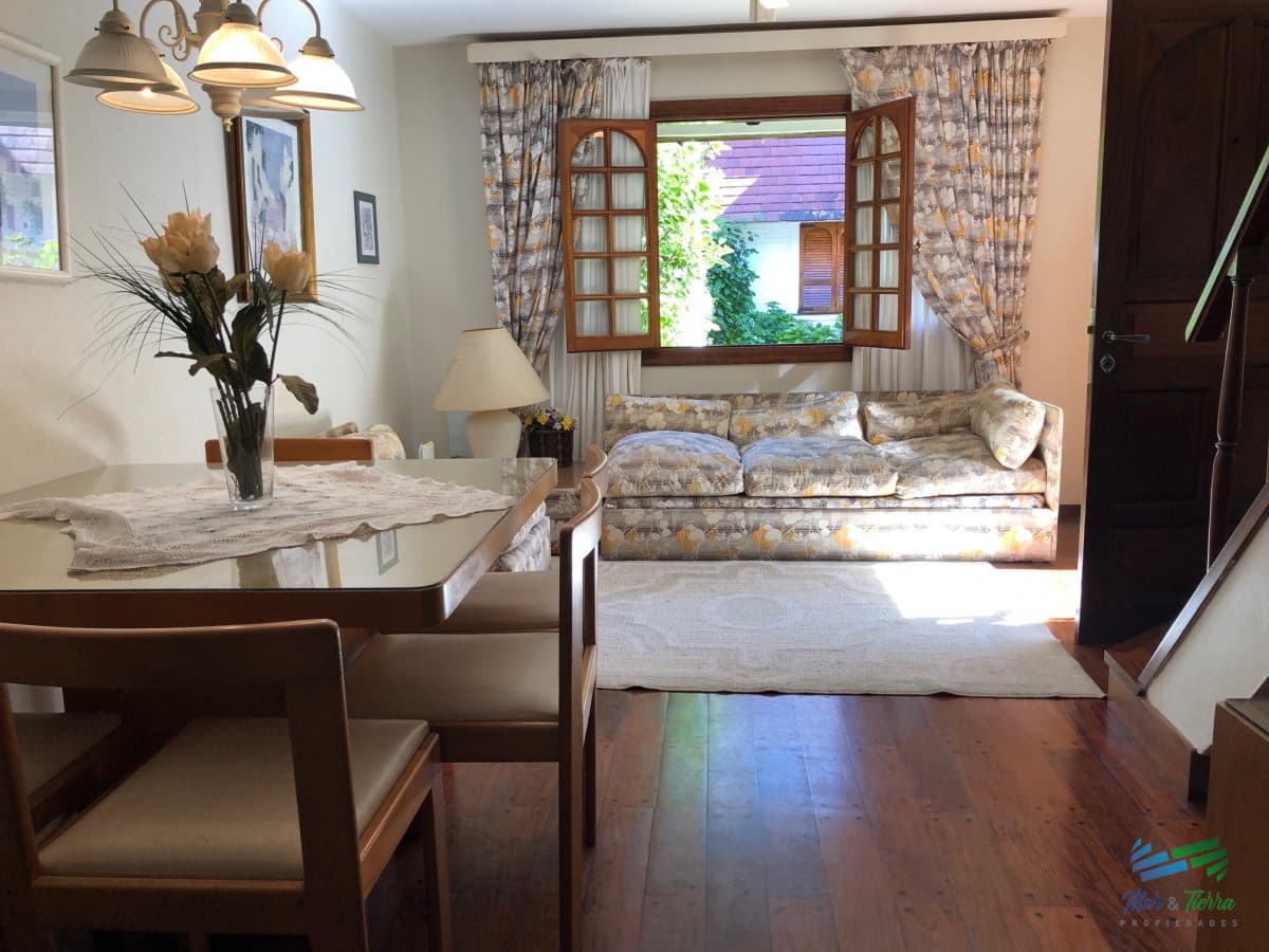 Se vende casa de 2 dormitorios en PH, playa Mansa, Punta del Este