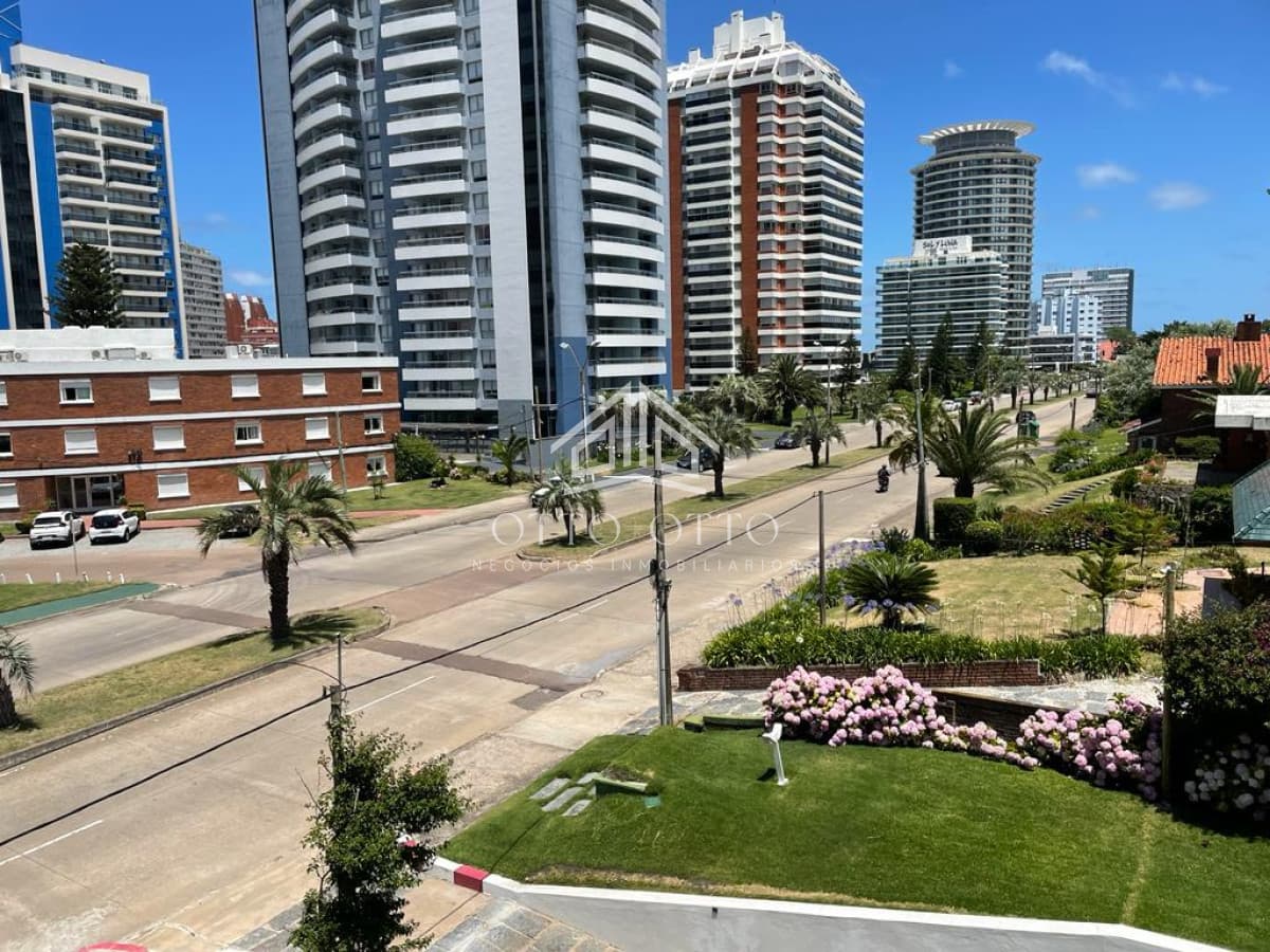 Apartamento en alquiler en Punta del Este!
