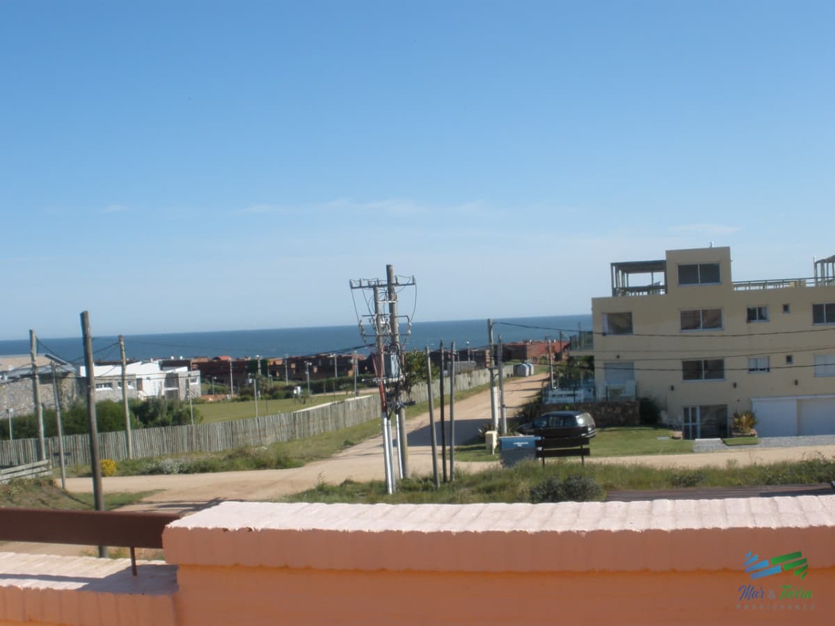 Estupenda esquina, vista al mar, en lote de doble con 4 dormitorios suite la mejor barbacoa de Manantiales piscina y jacuzzi exterior, 4 cuartos