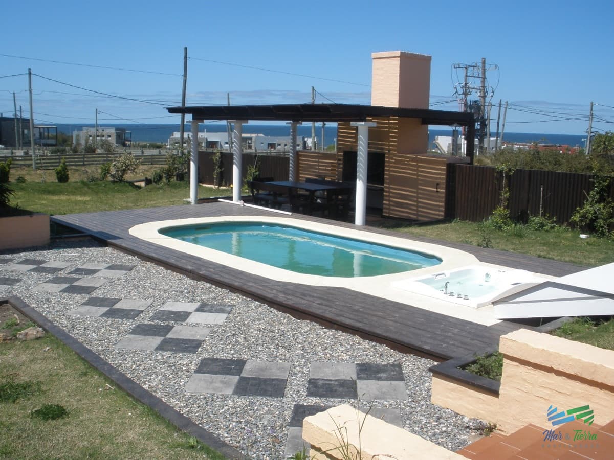 Estupenda esquina, vista al mar, en lote de doble con 4 dormitorios suite la mejor barbacoa de Manantiales piscina y jacuzzi exterior, 4 cuartos