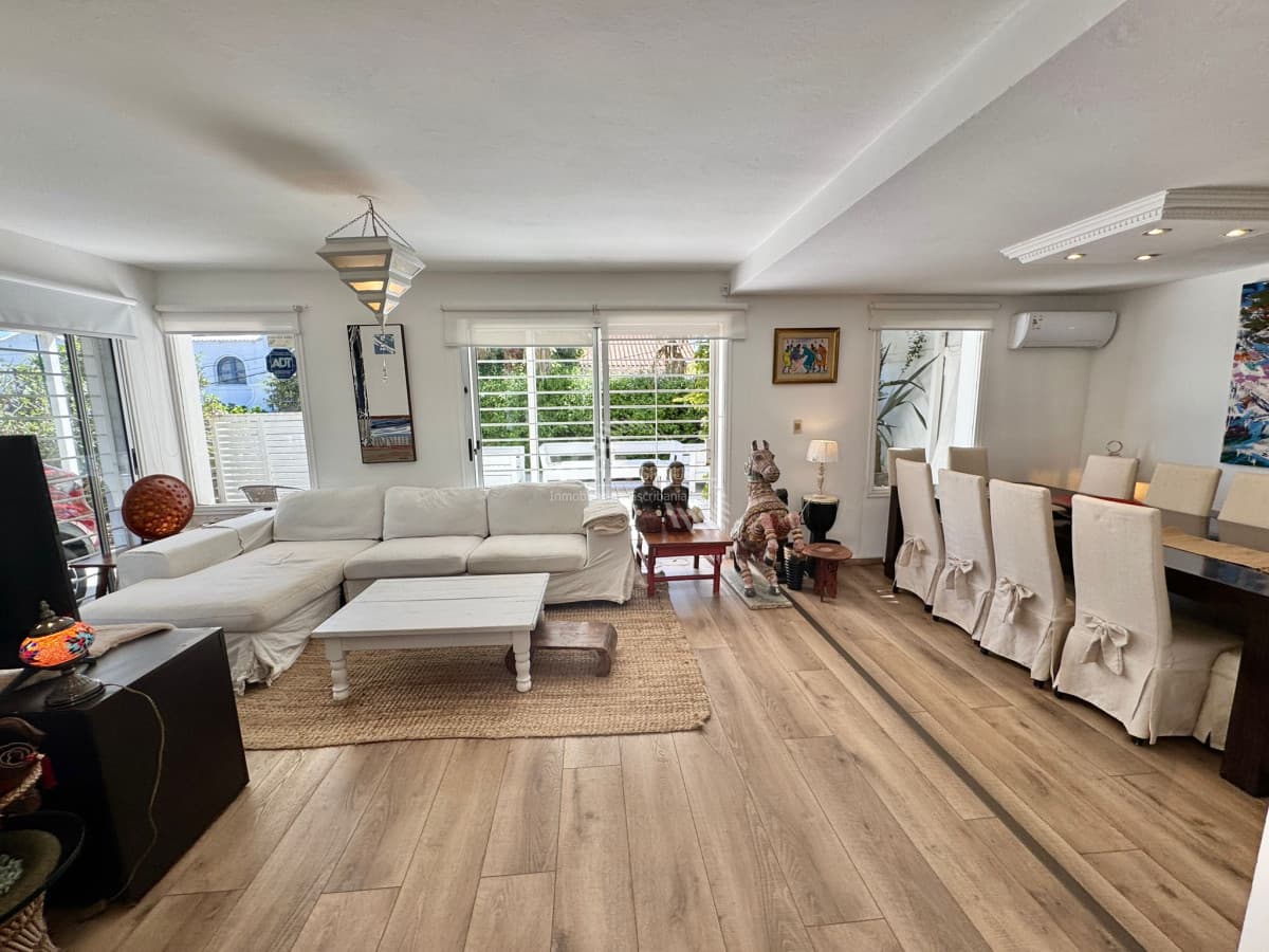 Casa alquiler, 4 dormitorios, pileta, La Barra, Uruguay