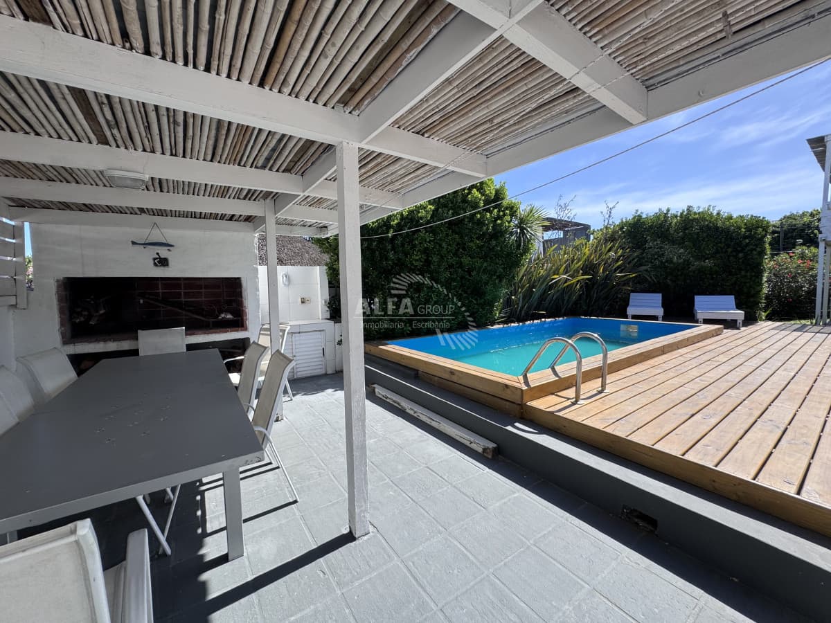Casa alquiler, 4 dormitorios, pileta, La Barra, Uruguay