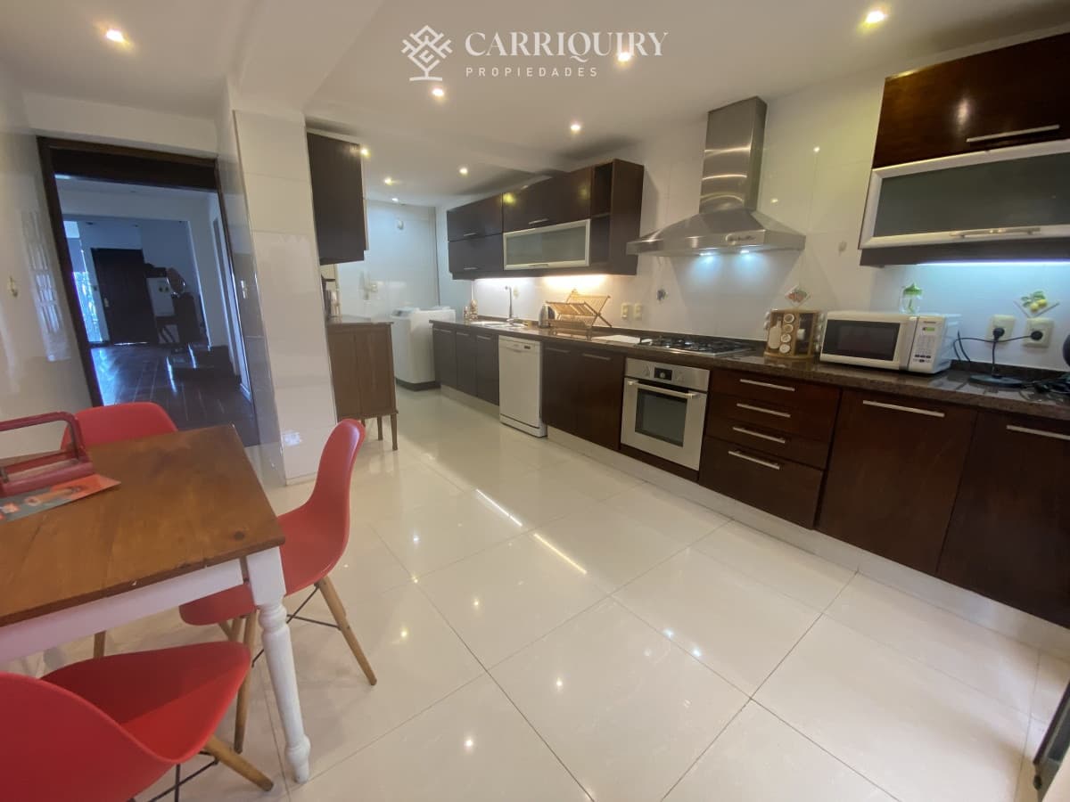 Puerto del Buceo, 3 cuartos, 2 suites, servicio, jardin, vista veleros.  -