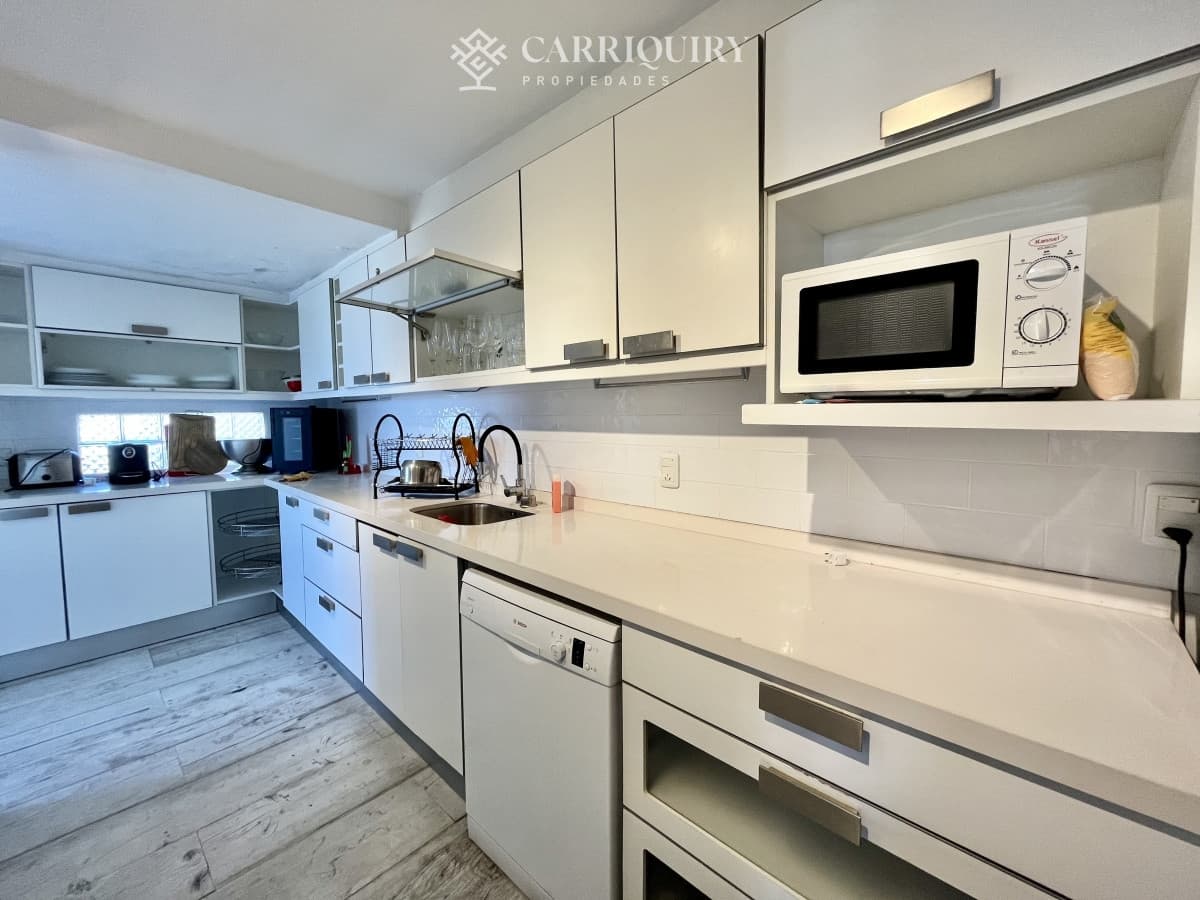 Casa Venta,  4 dormitorios, La Barra, Uruguay  -