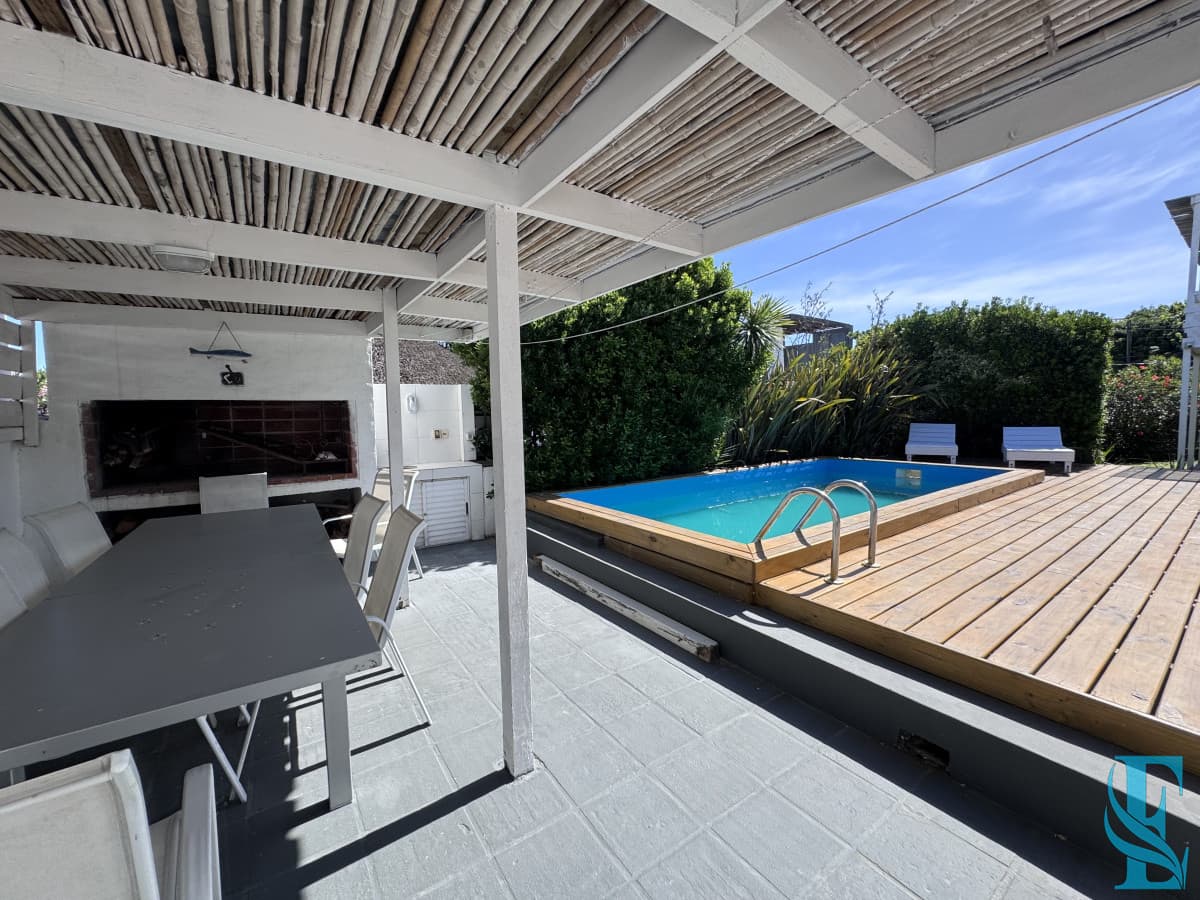 Casa alquiler, 4 dormitorios, pileta, La Barra, Uruguay