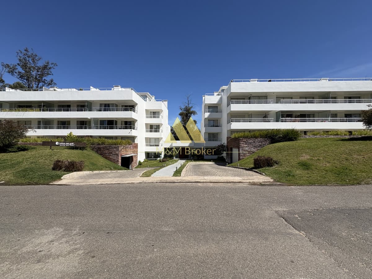 Apartamento ID.830 - Amplio departamento dúplex en Playa Brava 3 dormitorios
