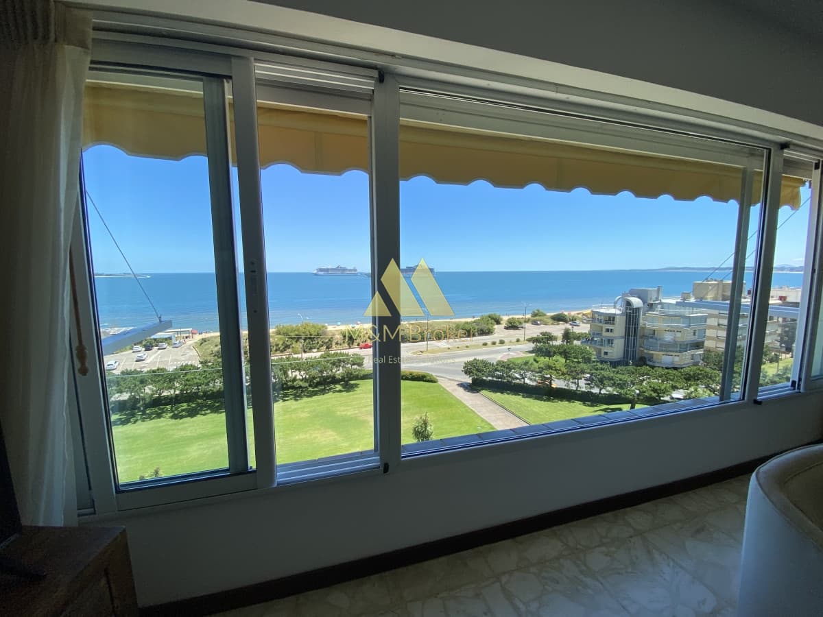 Amplio departamento 3 dormitorios en Playa Mansa  -