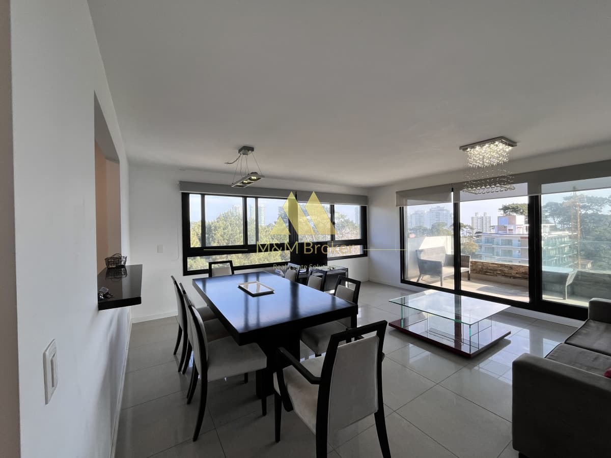 Apartamento ID.468 - Exclusivo y amplio departamento, Playa Mansa,  Punta del Este