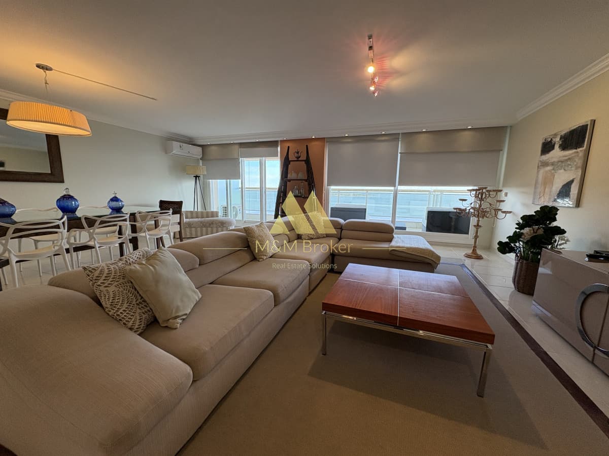 Apartamento ID.768 - Exclusivo departamento frente al mar, 4 suites, Playa Mansa