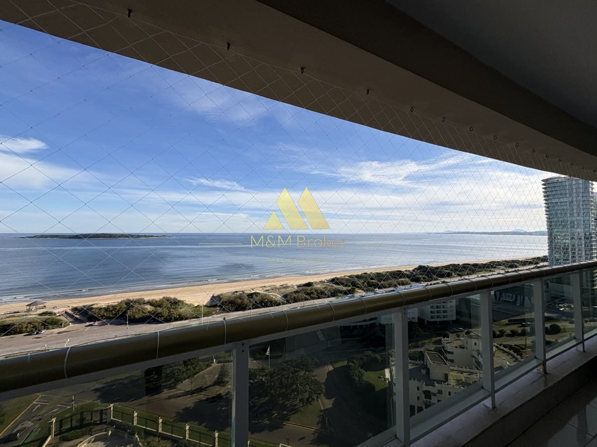 Apartamento ID.768 - Exclusivo departamento frente al mar, 4 suites, Playa Mansa