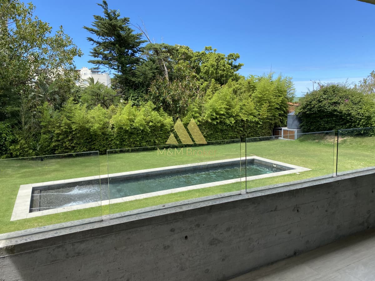 Apartamento ID.401 - Vendo 2 Dormitorios en Playa Mansa, Punta del Este