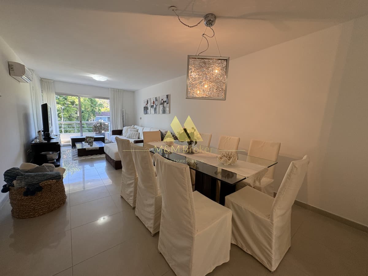 Apartamento ID.830 - Amplio departamento dúplex en Playa Brava 3 dormitorios