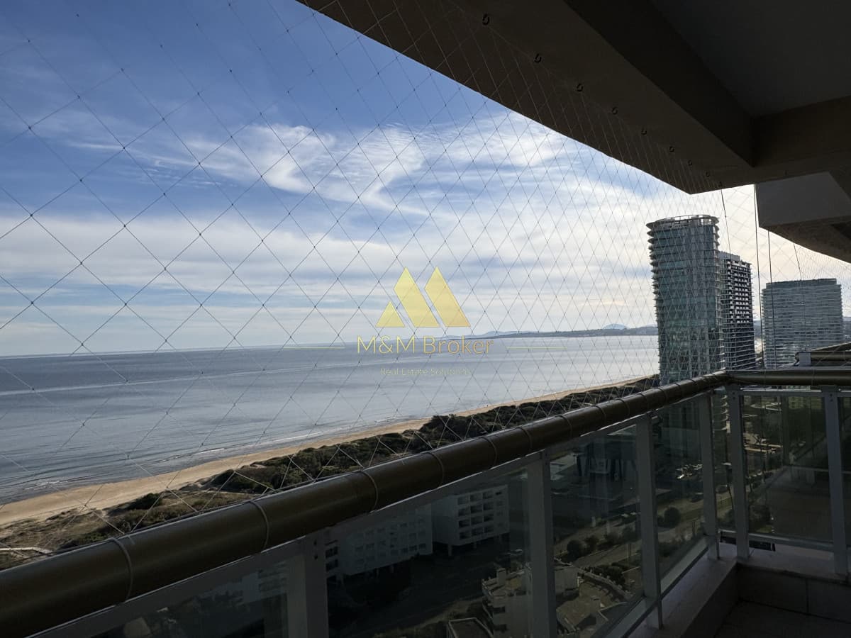 Apartamento ID.768 - Exclusivo departamento frente al mar, 4 suites, Playa Mansa