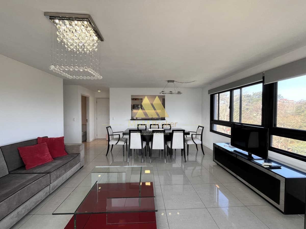 Apartamento ID.468 - Exclusivo y amplio departamento, Playa Mansa,  Punta del Este