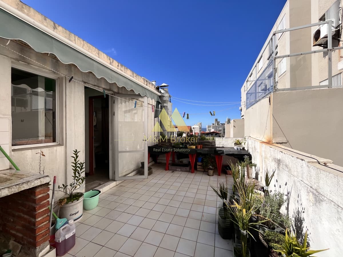 Venta local punta del este con renta  -