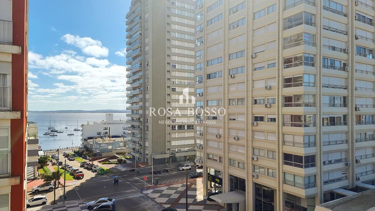 Apartamento Venta 3 dormitorios, 3 baños, parrillero, losa radiante y Vista al mar!
