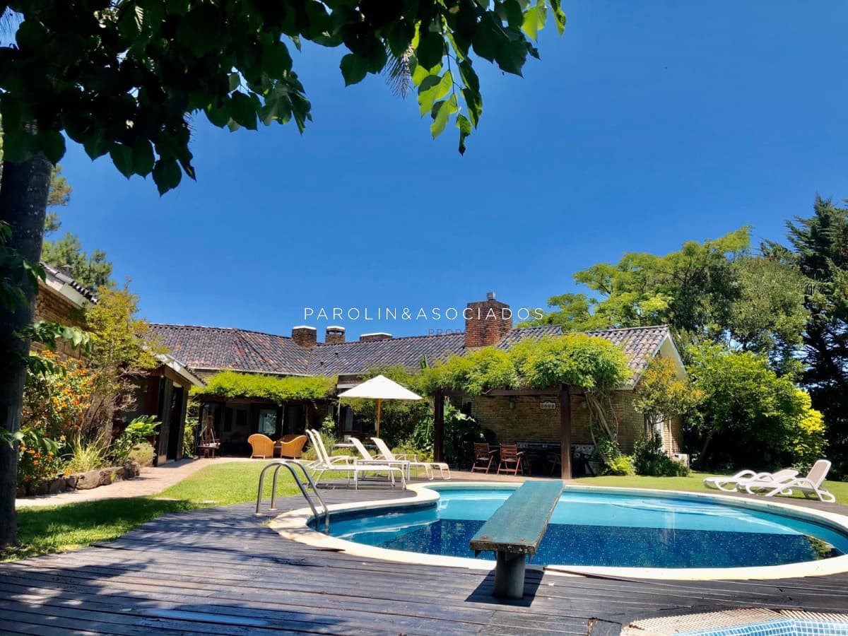 Casa en venta de 4 dormitorios en Pinares, Punta del Este.