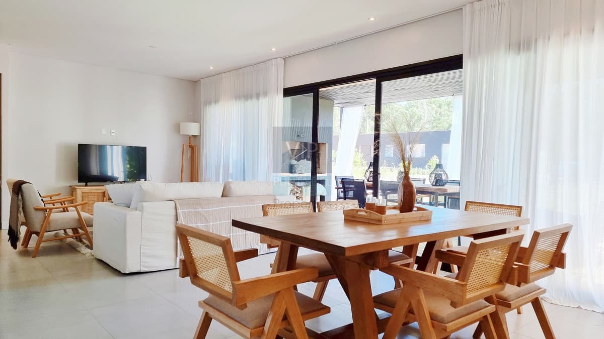 Casa en Barrio Privado en San Rafael, 3 dormitorios, 1000 metros terreno, calefacción