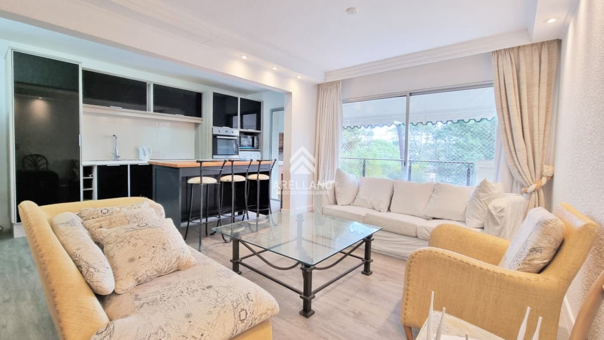 Apartamento ID.4757 - Apartamento edificio bajo, 3 dormitorios, 2 baños, balcon con parrillero
