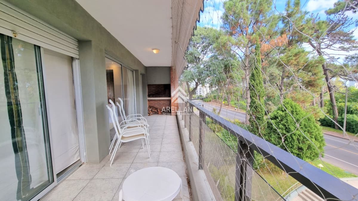 Apartamento ID.4757 - Apartamento edificio bajo, 3 dormitorios, 2 baños, balcon con parrillero