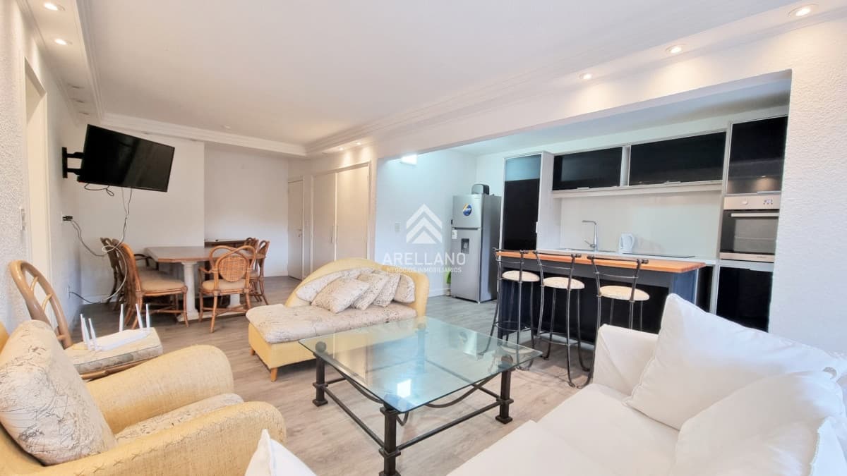 Apartamento ID.4757 - Apartamento edificio bajo, 3 dormitorios, 2 baños, balcon con parrillero