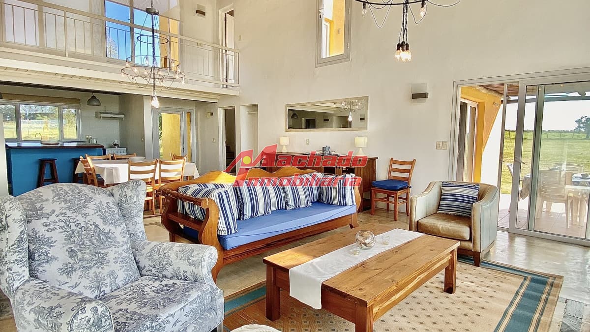 CHACRA 5 HECTÁREAS EN MANANTIALES - MUY LINDA CASA EN CONSTRUCCIÓN TRADICIONAL CON PISCINA EN ZONA PRIVELIAGADA