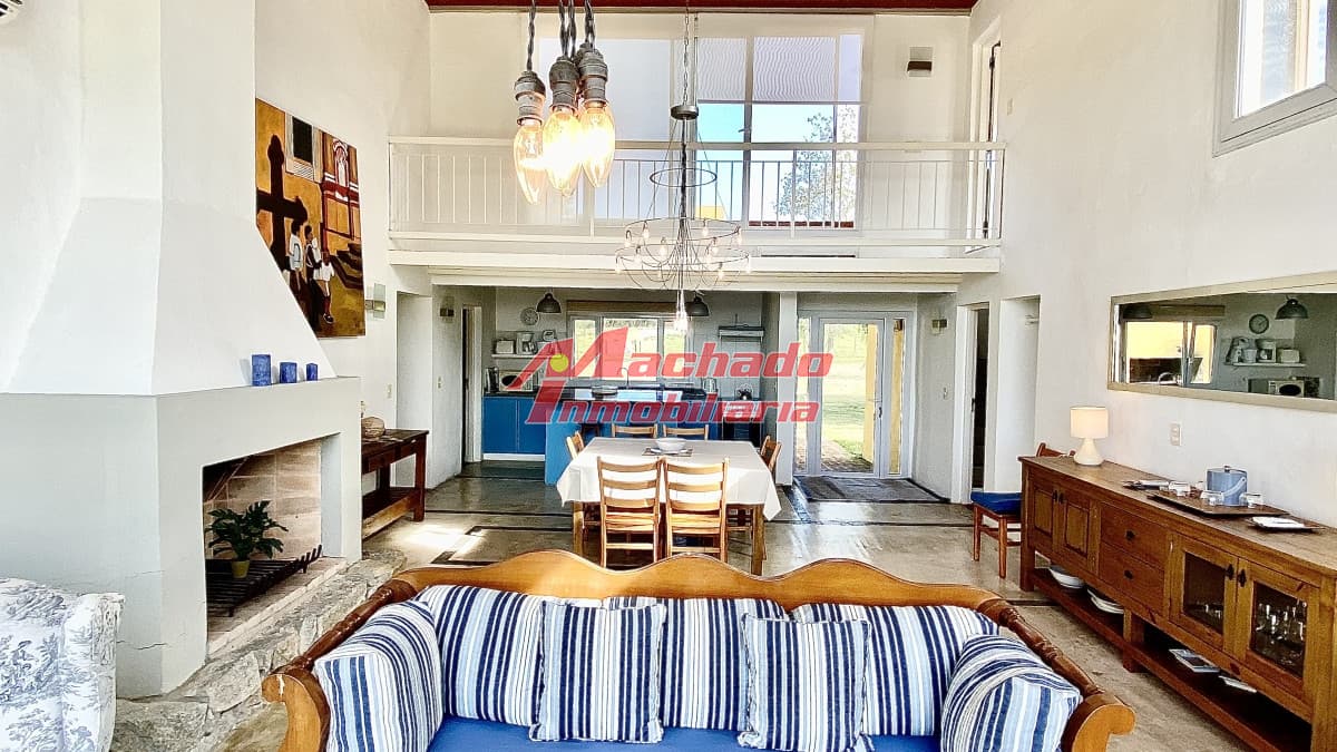 CHACRA 5 HECTÁREAS EN MANANTIALES - MUY LINDA CASA EN CONSTRUCCIÓN TRADICIONAL CON PISCINA EN ZONA PRIVELIAGADA