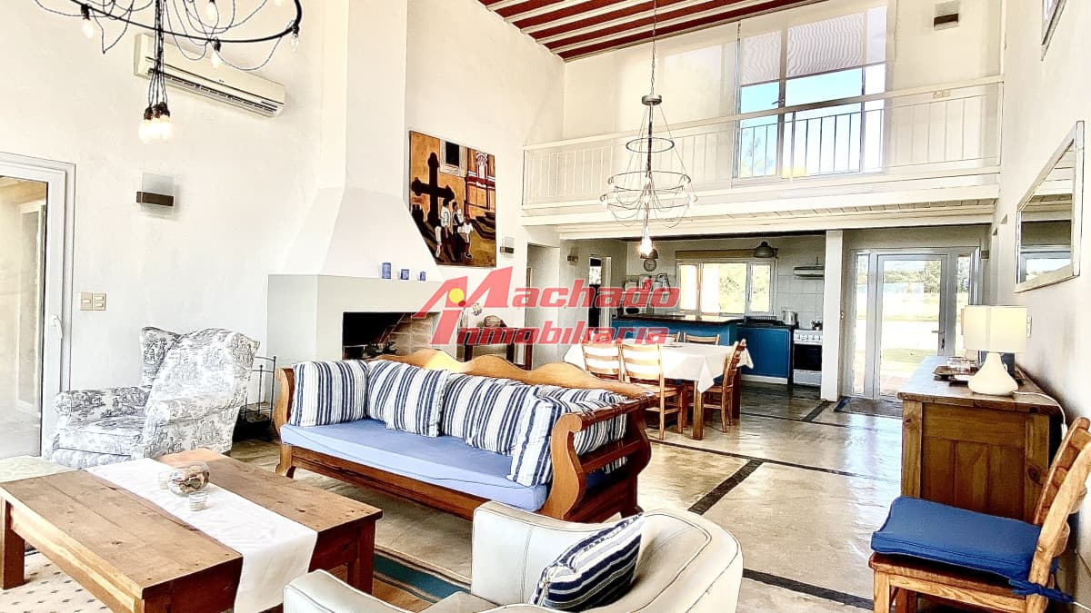 CHACRA 5 HECTÁREAS EN MANANTIALES - MUY LINDA CASA EN CONSTRUCCIÓN TRADICIONAL CON PISCINA EN ZONA PRIVELIAGADA