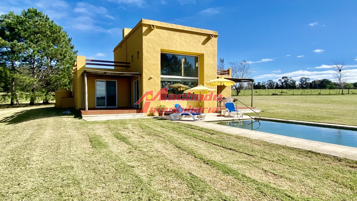 CHACRA 5 HECTÁREAS EN MANANTIALES - MUY LINDA CASA EN CONSTRUCCIÓN TRADICIONAL CON PISCINA EN ZONA PRIVELIAGADA