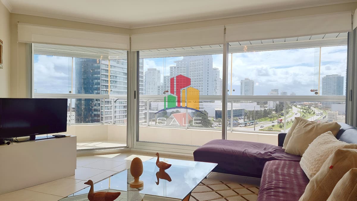 Gale Propiedades & Escribanía Apartamento ID.4135 - Apartamento 3 dormitorios + dep, terraza con parrillero. Cerca de la playa.