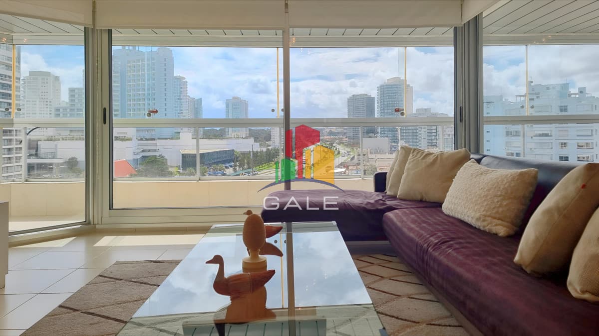Gale Propiedades & Escribanía Apartamento ID.4135 - Apartamento 3 dormitorios + dep, terraza con parrillero. Cerca de la playa.