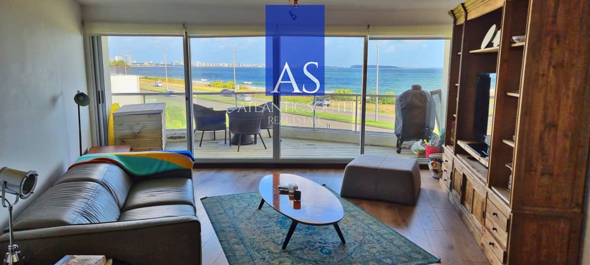 Frente al Mar, 3 dormitorios 3 baños, hermosa vista hacia Punta del Este