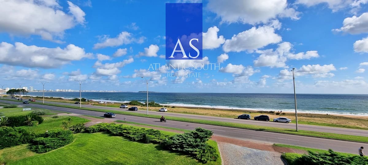 Frente al Mar, 3 dormitorios 3 baños, hermosa vista hacia Punta del Este