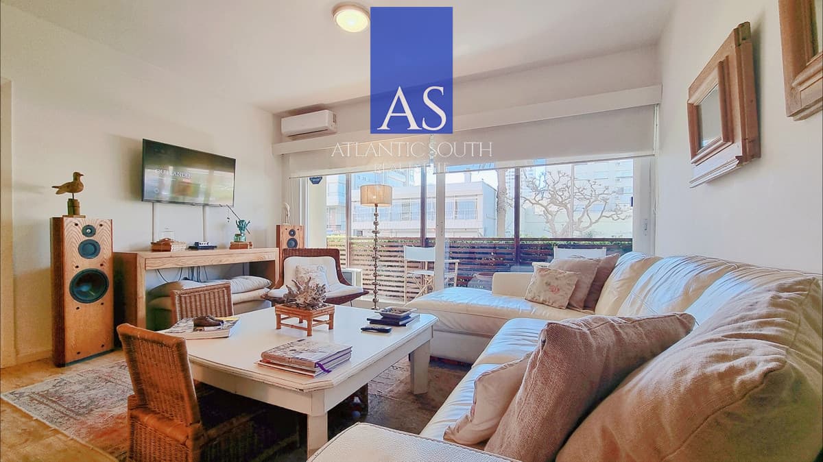 Apartamento moderno en Peninsula, 3 dormitorios, parrillero, garage doble. Planta Baja.
