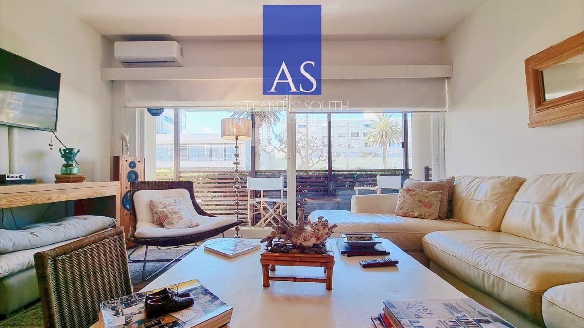 Apartamento moderno en Peninsula, 3 dormitorios, parrillero, garage doble. Planta Baja.