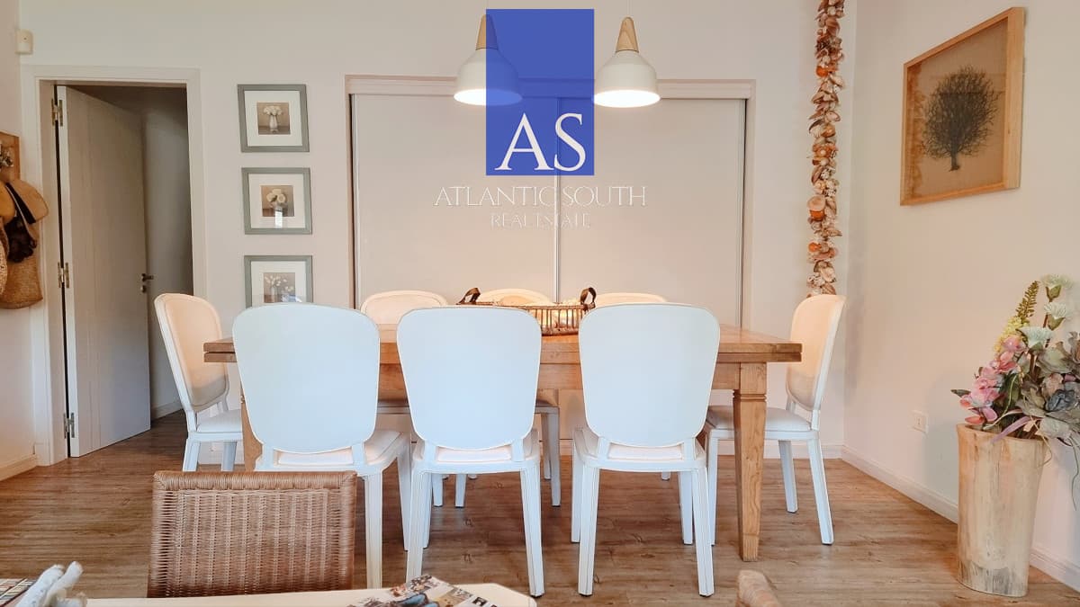 Apartamento moderno en Peninsula, 3 dormitorios, parrillero, garage doble. Planta Baja.