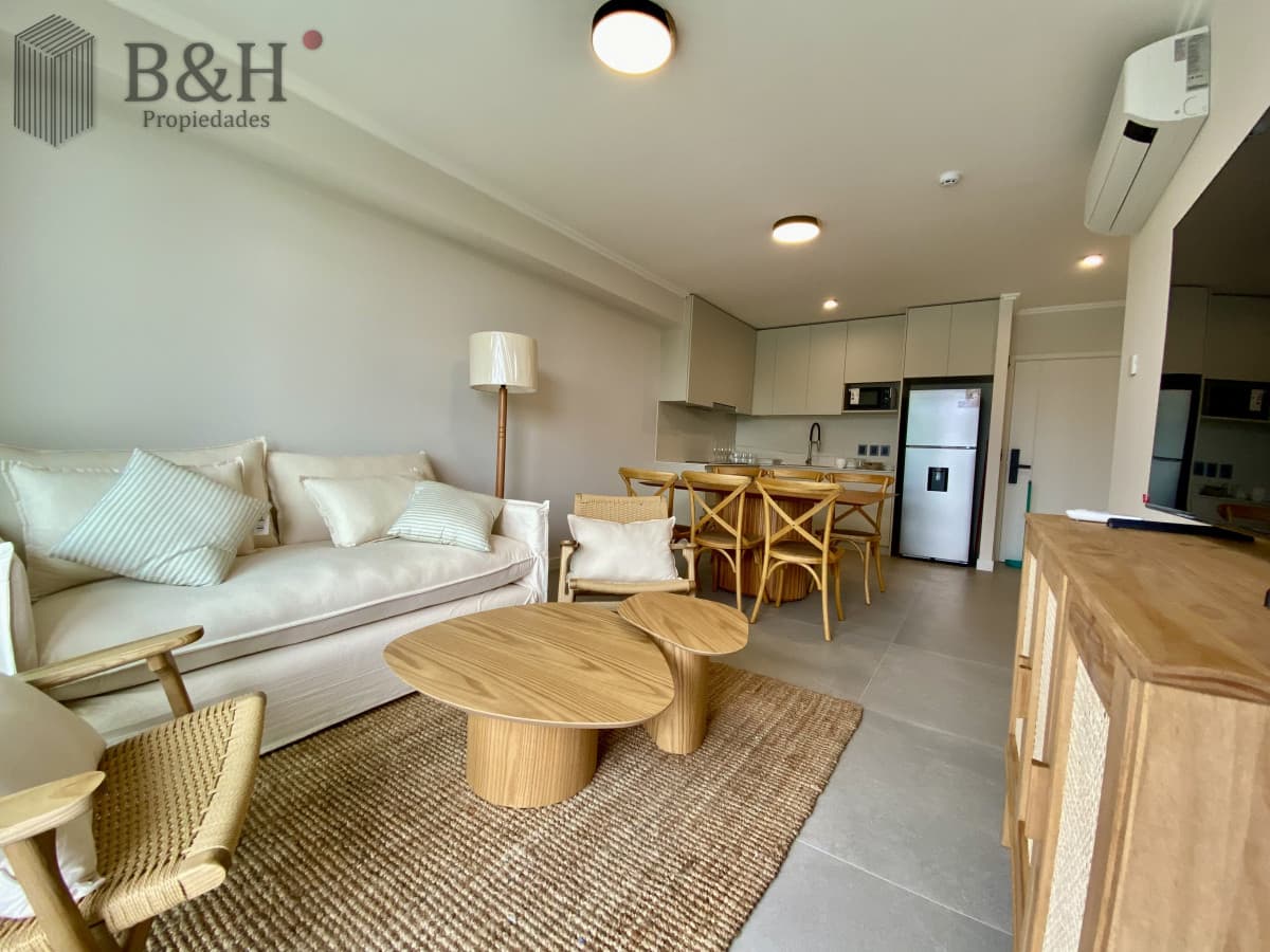 Alquiler Apartamento 2 dormitorios frente al mar en playa mansa