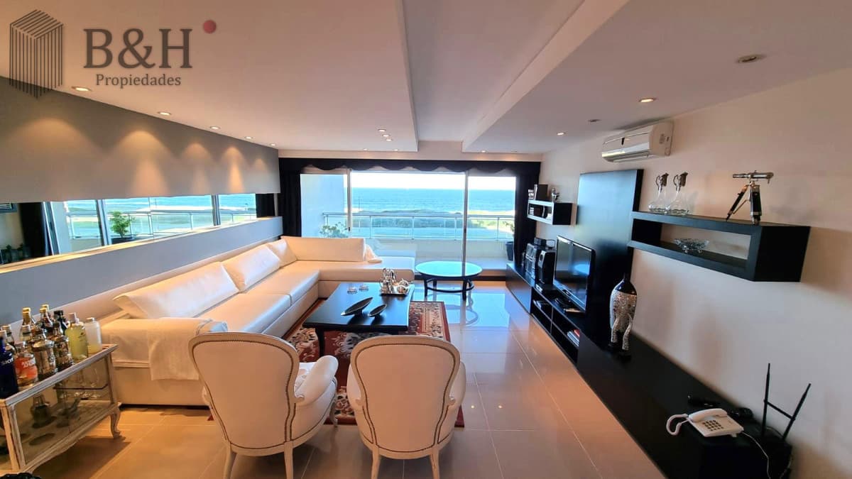 Apartamento en venta Torre Lobos, 3 Suites + servicio.