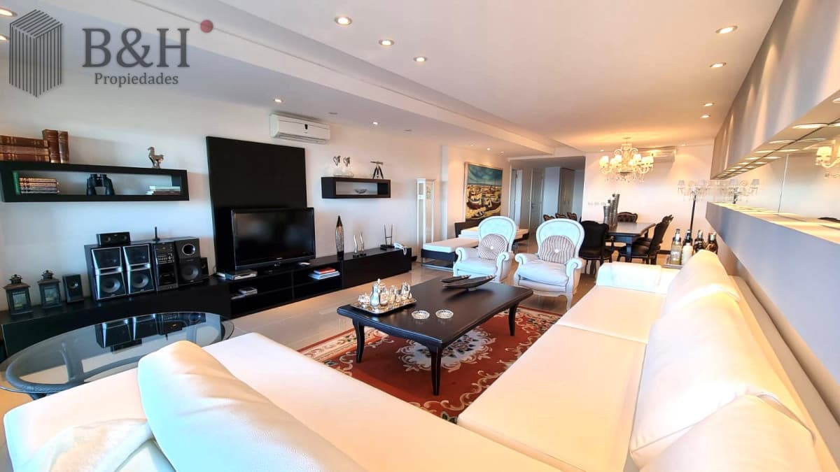 Apartamento en venta Torre Lobos, 3 Suites + servicio.