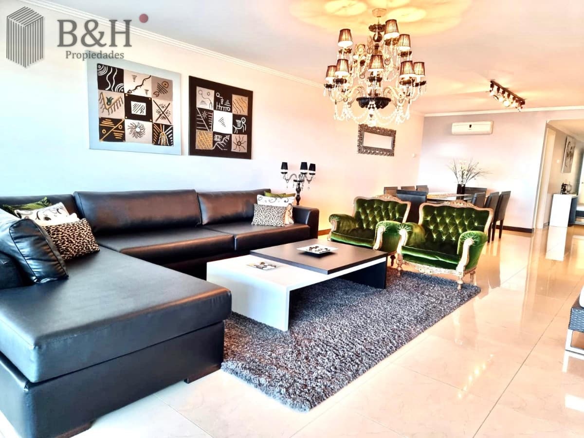 Apartamento en Torre Lobos frente a Playa Brava, 3 suites y servicio